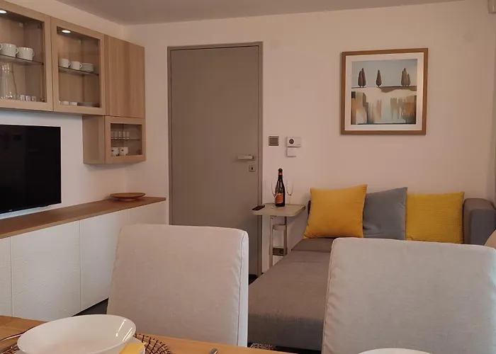 Briza, Vyhled Na Zamek * Náchod